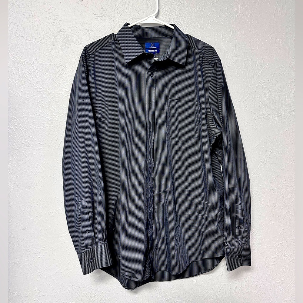 Men’s, long sleeve button up dress shirt with collar